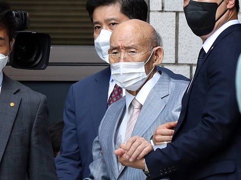 11月23日，美国制裁俄罗斯，法国要求澳赔钱，又一<a href=