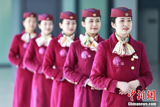 重庆高铁乘务员开展服务礼仪培训
