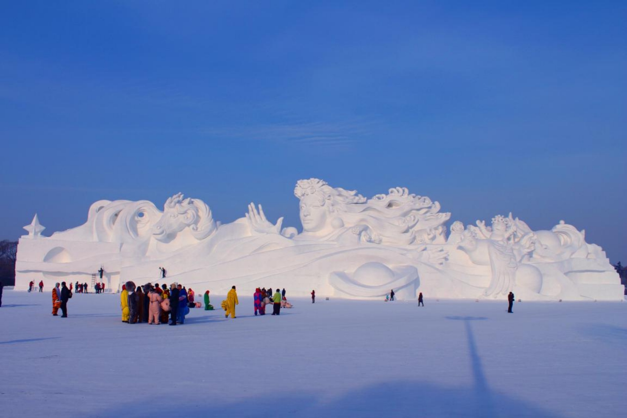 人与雪、艺术、自然的最美相遇。