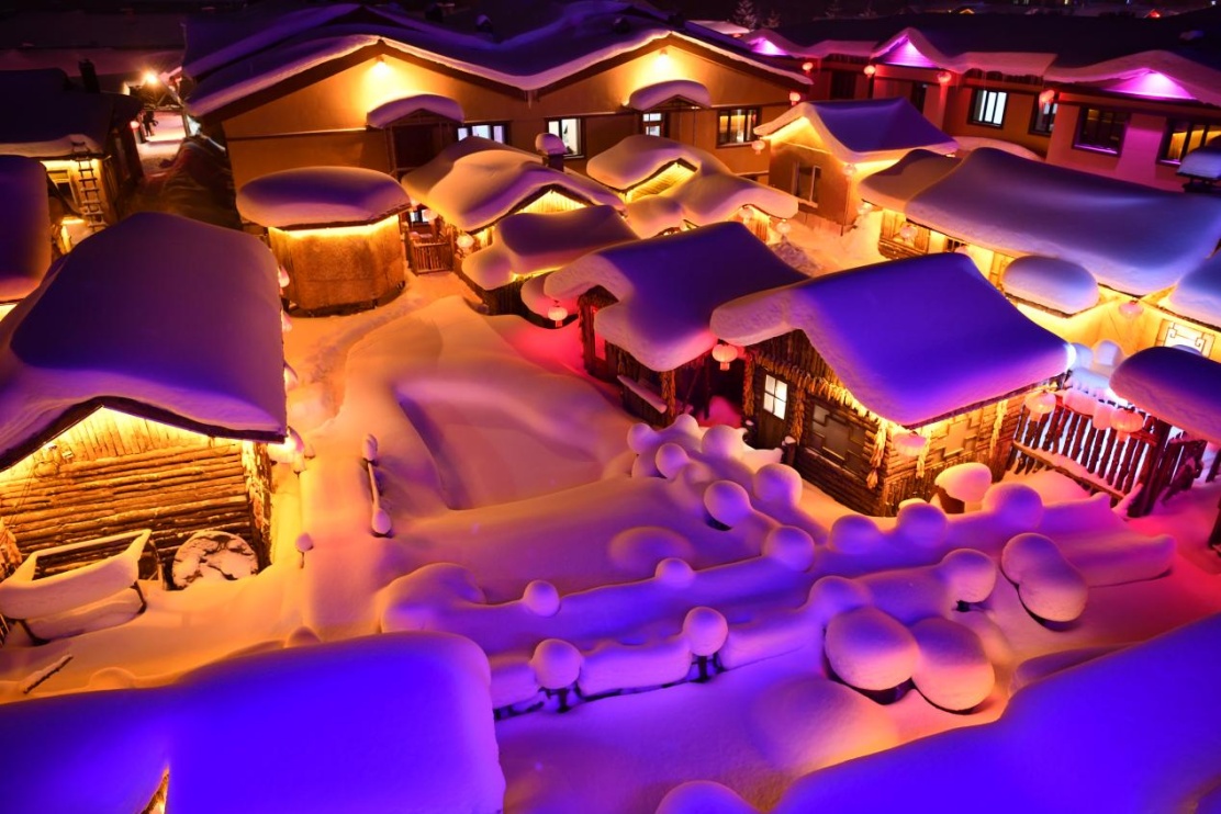 夜幕下的雪乡。