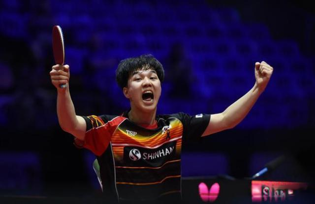 世乒赛季军一轮游！王曼昱搭档险胜<a href=