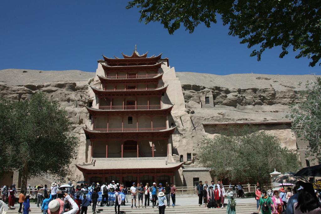 莫高窟一景。新华社记者刘诗平 摄