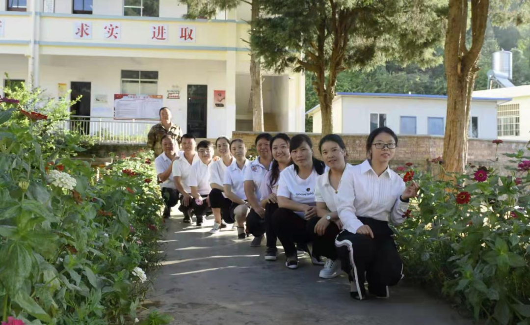 倒数班级“逆袭”成为全镇第一,只因她的用心!休闲区蓝鸢梦想 - Www.slyday.coM 倒数班级“逆袭”成为全镇第一,只因她的用心!休闲区蓝鸢梦想 - Www.slyday.coM