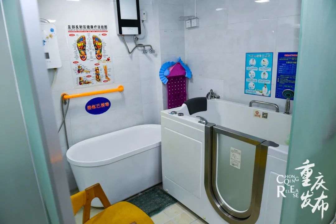 重庆助浴服务设施 邹乐 摄