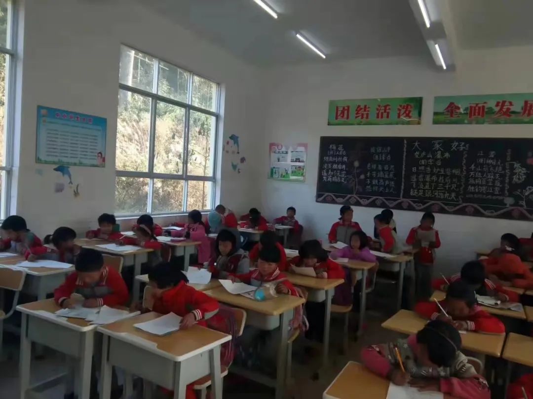 倒数班级“逆袭”成为全镇第一,只因她的用心!休闲区蓝鸢梦想 - Www.slyday.coM 倒数班级“逆袭”成为全镇第一,只因她的用心!休闲区蓝鸢梦想 - Www.slyday.coM