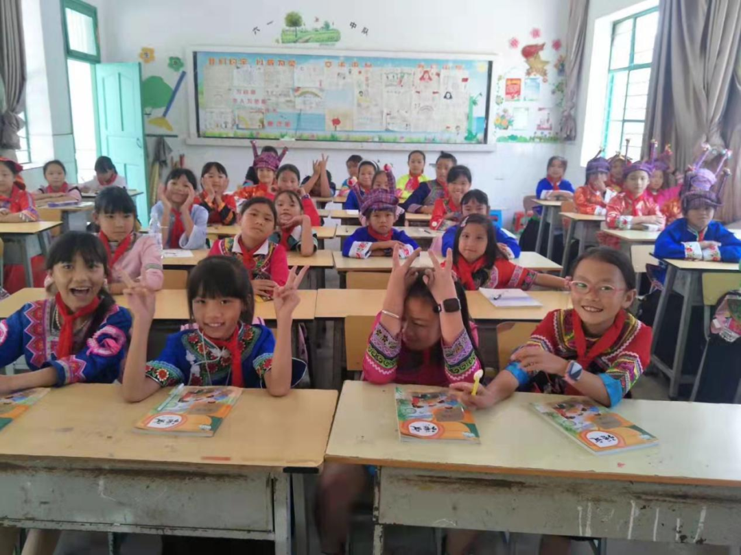 倒数班级“逆袭”成为全镇第一,只因她的用心!休闲区蓝鸢梦想 - Www.slyday.coM 倒数班级“逆袭”成为全镇第一,只因她的用心!休闲区蓝鸢梦想 - Www.slyday.coM