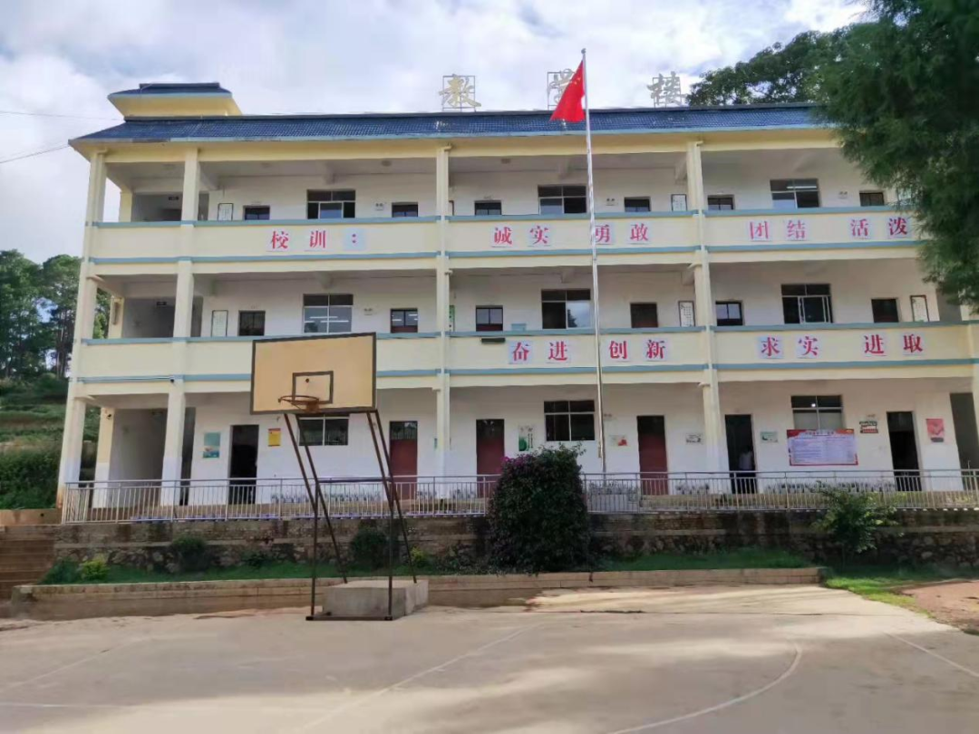 倒数班级“逆袭”成为全镇第一,只因她的用心!休闲区蓝鸢梦想 - Www.slyday.coM 倒数班级“逆袭”成为全镇第一,只因她的用心!休闲区蓝鸢梦想 - Www.slyday.coM