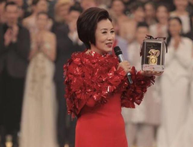 俞飞鸿皮肤紧致,郝蕾、袁立面部浮肿,下颚线对颜值的影响有多大休闲区蓝鸢梦想 - Www.slyday.coM 俞飞鸿皮肤紧致,郝蕾、袁立面部浮肿,下颚线对颜值的影响有多大休闲区蓝鸢梦想 - Www.slyday.coM