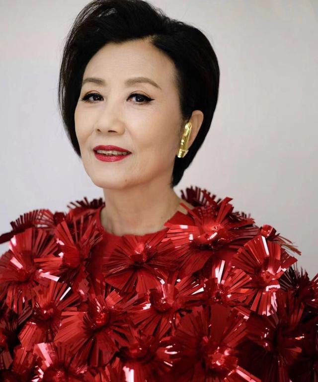 俞飞鸿皮肤紧致,郝蕾、袁立面部浮肿,下颚线对颜值的影响有多大休闲区蓝鸢梦想 - Www.slyday.coM 俞飞鸿皮肤紧致,郝蕾、袁立面部浮肿,下颚线对颜值的影响有多大休闲区蓝鸢梦想 - Www.slyday.coM