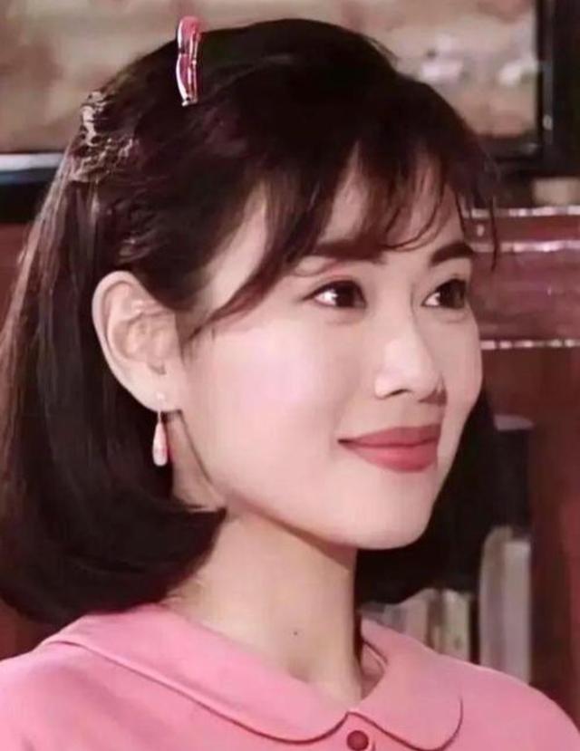 俞飞鸿皮肤紧致,郝蕾、袁立面部浮肿,下颚线对颜值的影响有多大休闲区蓝鸢梦想 - Www.slyday.coM 俞飞鸿皮肤紧致,郝蕾、袁立面部浮肿,下颚线对颜值的影响有多大休闲区蓝鸢梦想 - Www.slyday.coM