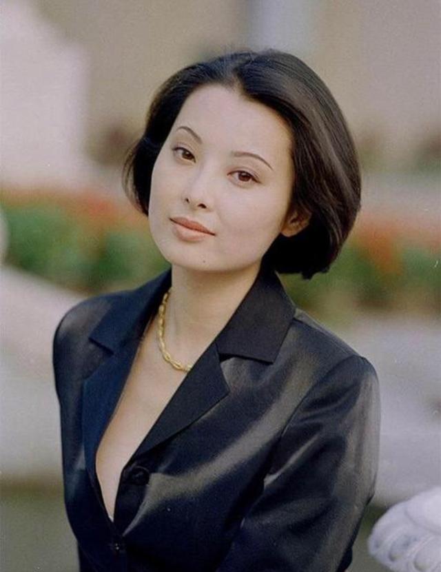 俞飞鸿皮肤紧致,郝蕾、袁立面部浮肿,下颚线对颜值的影响有多大休闲区蓝鸢梦想 - Www.slyday.coM 俞飞鸿皮肤紧致,郝蕾、袁立面部浮肿,下颚线对颜值的影响有多大休闲区蓝鸢梦想 - Www.slyday.coM