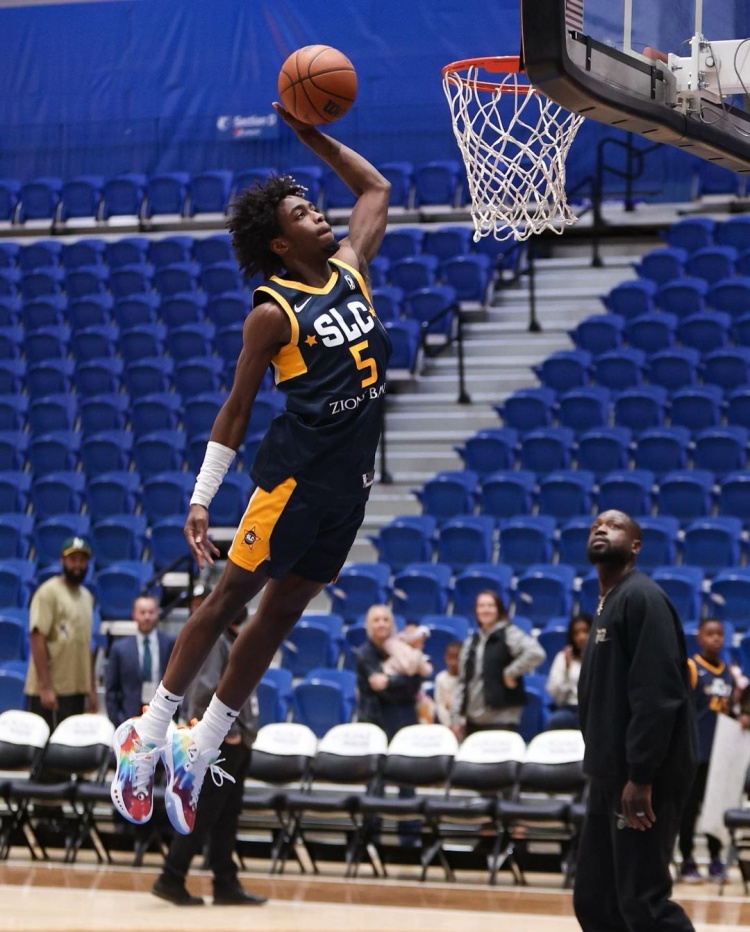 韦德晒现场观战扎伊尔发展联盟比赛图 詹姆斯:Let’s go 侄子!休闲区蓝鸢梦想 - Www.slyday.coM 韦德晒现场观战扎伊尔发展联盟比赛图 詹姆斯:Let’s go 侄子!休闲区蓝鸢梦想 - Www.slyday.coM