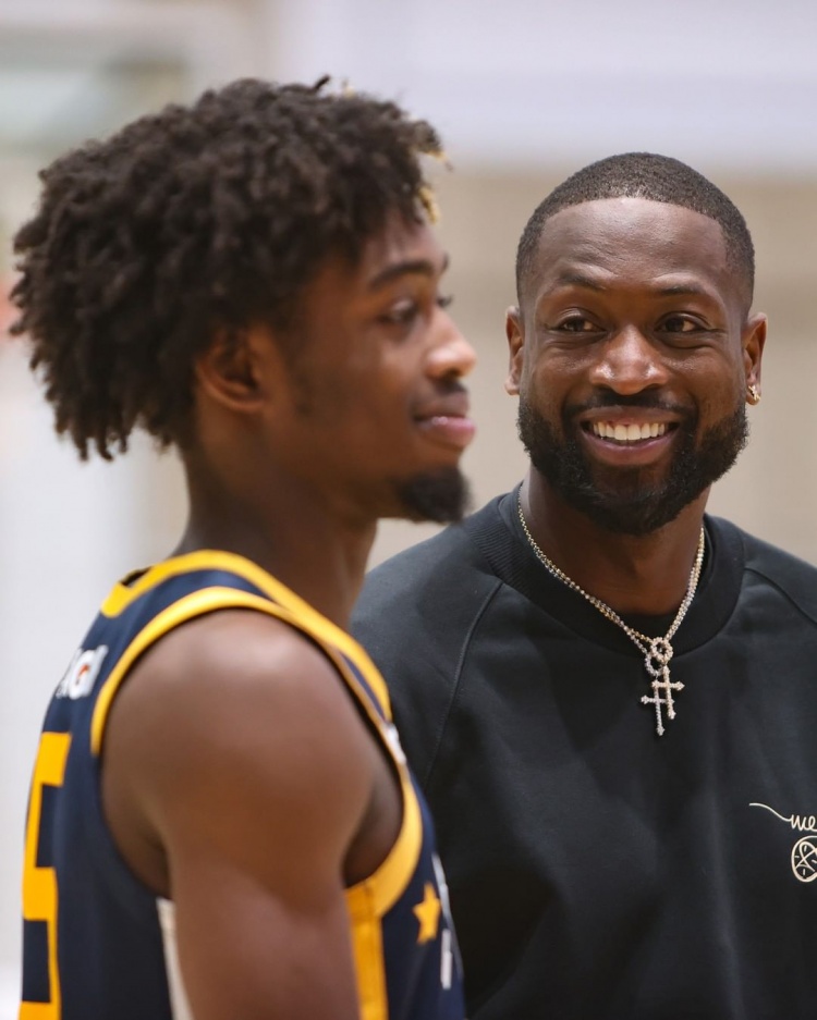 韦德晒现场观战扎伊尔发展联盟比赛图 詹姆斯:Let’s go 侄子!休闲区蓝鸢梦想 - Www.slyday.coM 韦德晒现场观战扎伊尔发展联盟比赛图 詹姆斯:Let’s go 侄子!休闲区蓝鸢梦想 - Www.slyday.coM