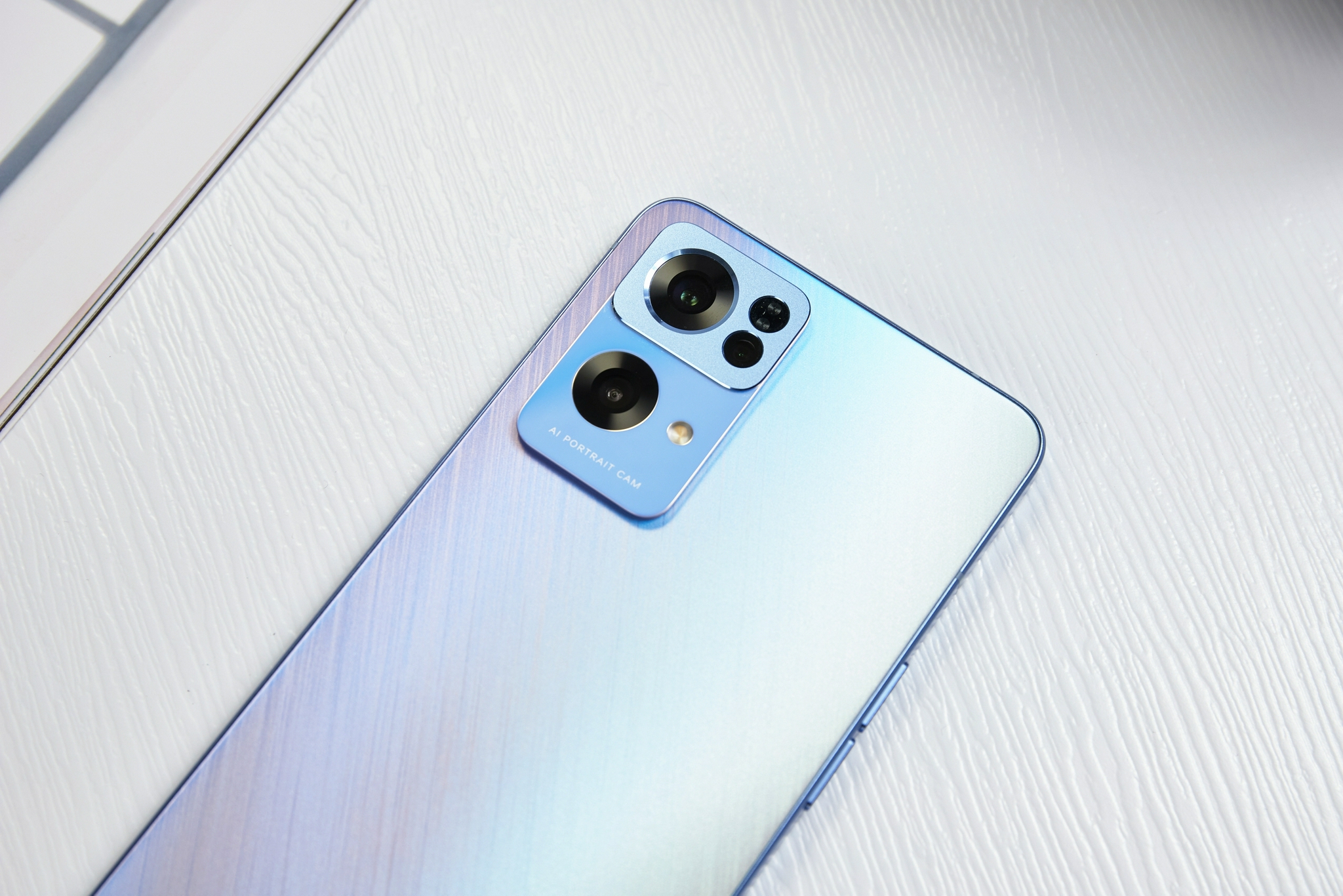 OPPO Reno7对比iPhone 13,谁才是直屏直边标杆设计?休闲区蓝鸢梦想 - Www.slyday.coM OPPO Reno7对比iPhone 13,谁才是直屏直边标杆设计?休闲区蓝鸢梦想 - Www.slyday.coM