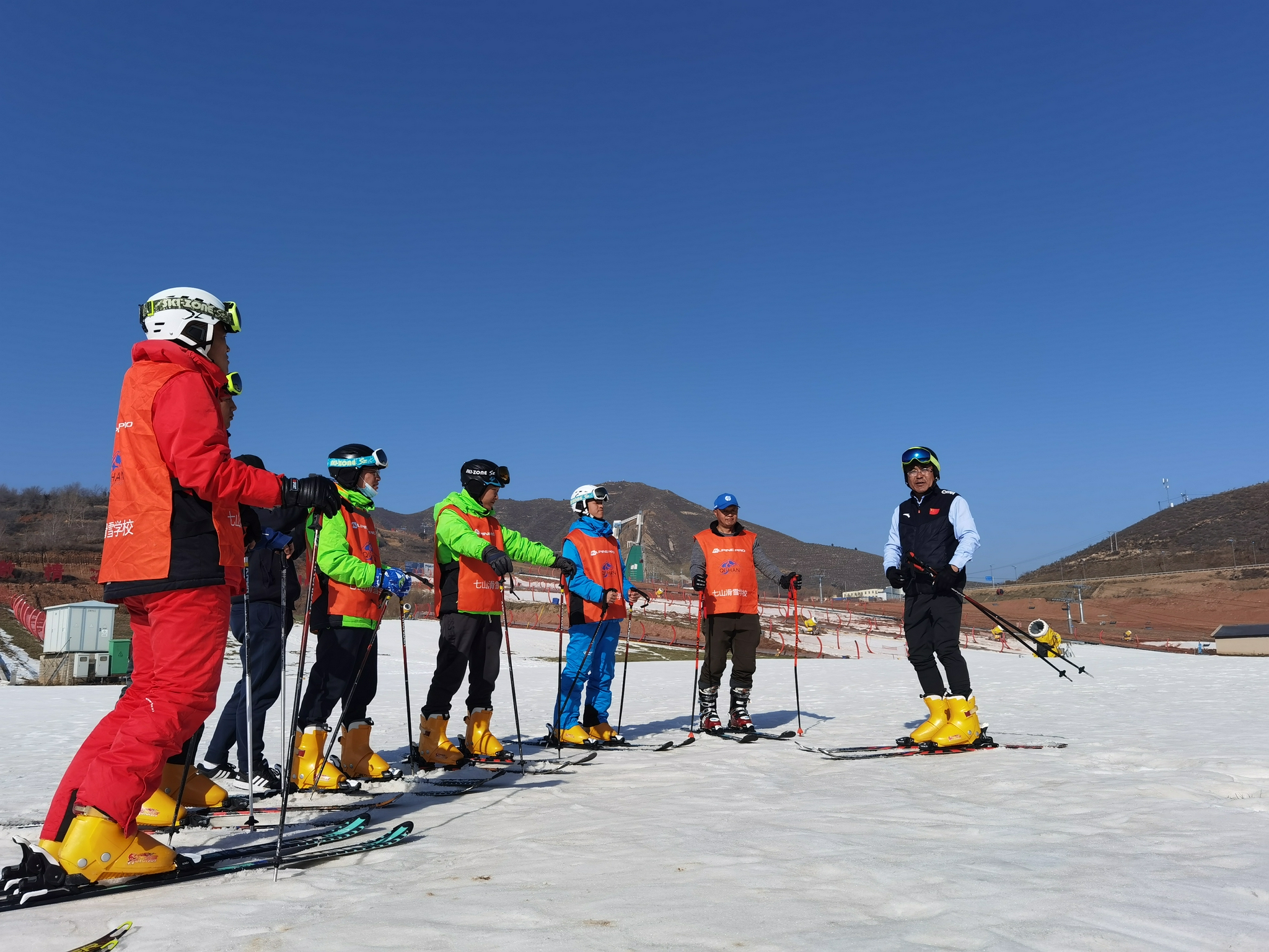 保定涞源七山滑雪场开板16条滑雪道邀您参与冰雪运动