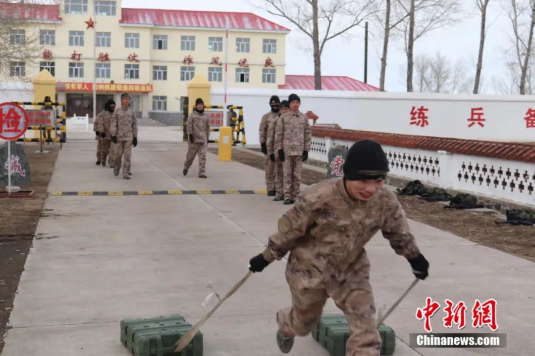 李波生前在连队参加训练。北部战区供图