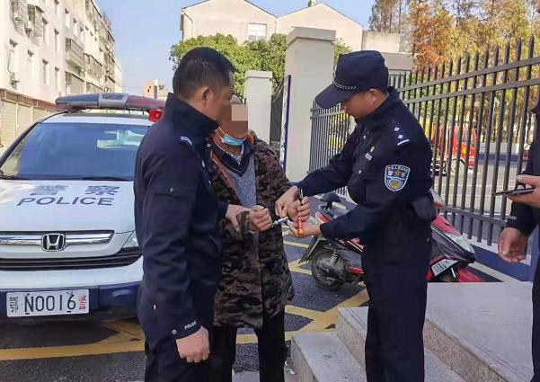 撞伤小孩弃车逃逸,无良男子被荆州监利警方抓住了休闲区蓝鸢梦想 - Www.slyday.coM 撞伤小孩弃车逃逸,无良男子被荆州监利警方抓住了休闲区蓝鸢梦想 - Www.slyday.coM