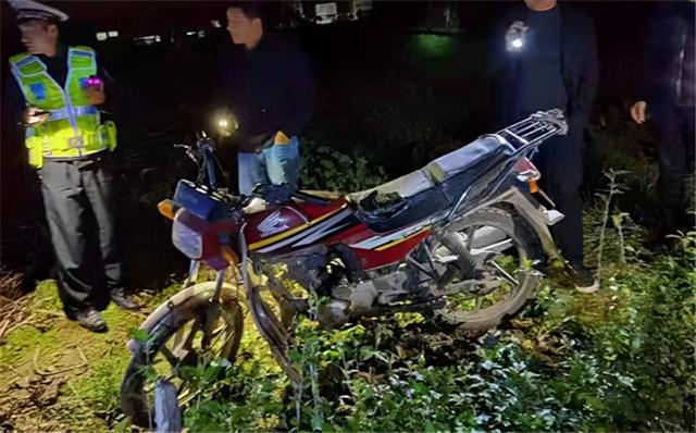 撞伤小孩弃车逃逸,无良男子被荆州监利警方抓住了休闲区蓝鸢梦想 - Www.slyday.coM 撞伤小孩弃车逃逸,无良男子被荆州监利警方抓住了休闲区蓝鸢梦想 - Www.slyday.coM