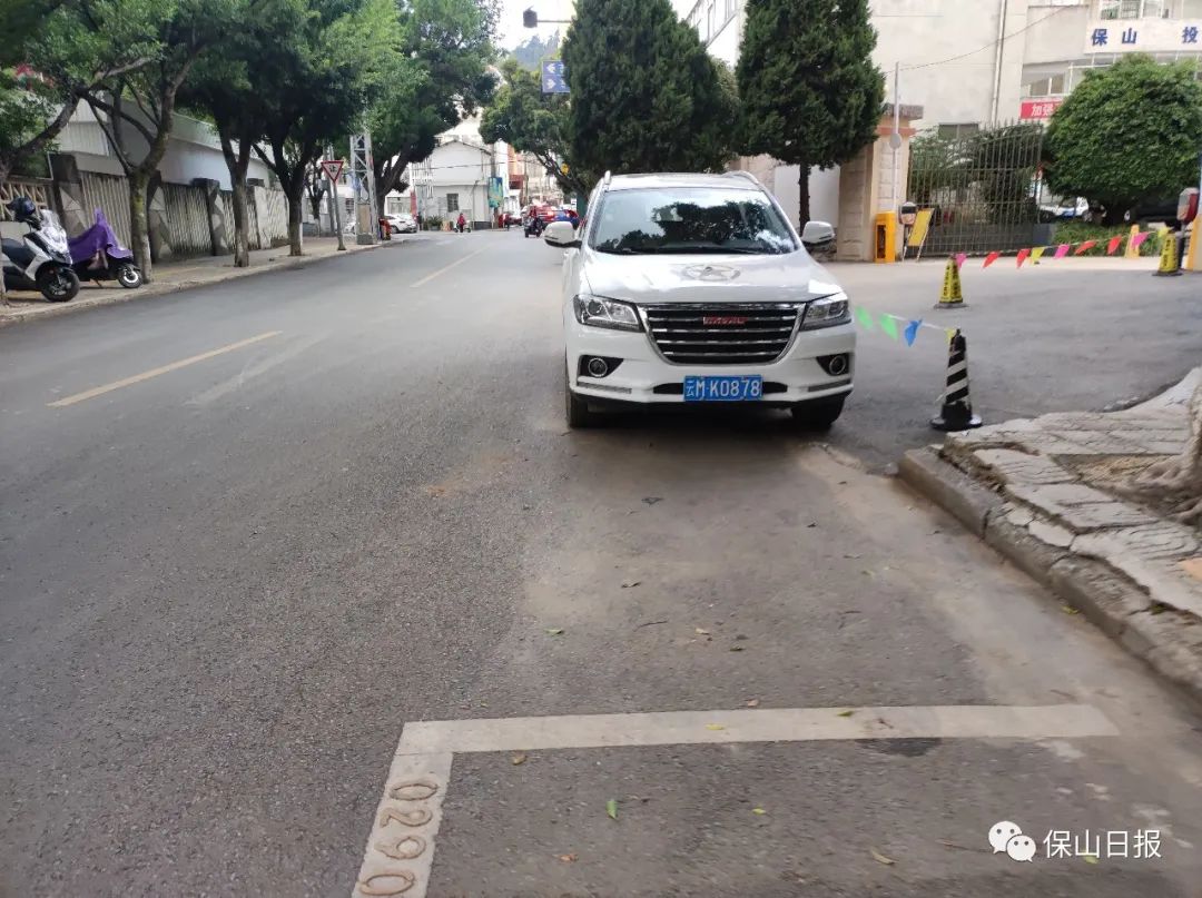 时间:11月23日地点:车牌号为云m k0878的车辆停车不入位占道经营地点