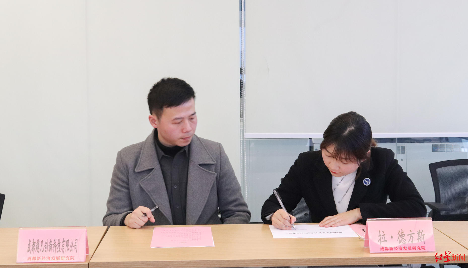 三家写字楼签约试用无人配送机器人 一场圆桌会后,企业“找到了最想找到的人”休闲区蓝鸢梦想 - Www.slyday.coM 三家写字楼签约试用无人配送机器人 一场圆桌会后,企业“找到了最想找到的人”休闲区蓝鸢梦想 - Www.slyday.coM