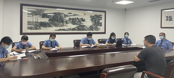 广东省检察院第六检察部办案组就一宗疑难复杂案件听取当事人意见。