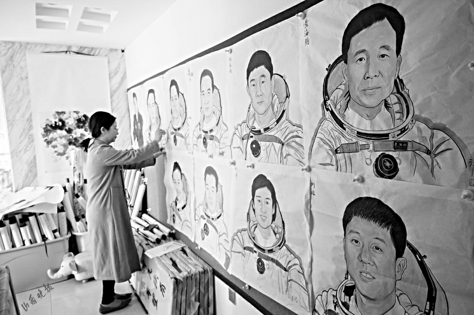日前,太原青年书画家胡诗月创作的杨利伟,聂海胜,王亚平等13位中国