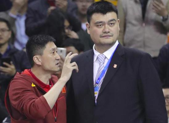 央视直播中国男篮！辽篮队长死拼<a href=