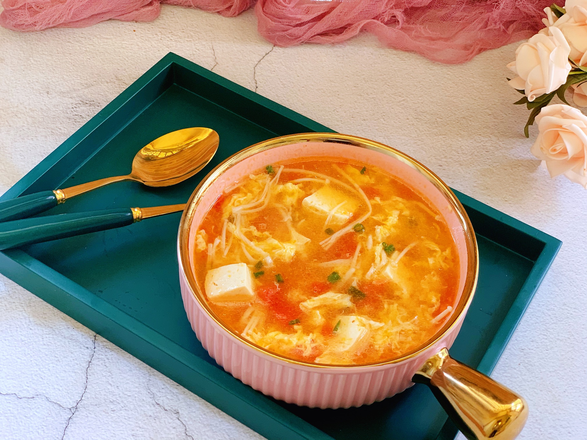 天冷多喝汤,分享一道家常番茄豆腐汤,味道鲜美,营养丰富|番茄|豆腐汤