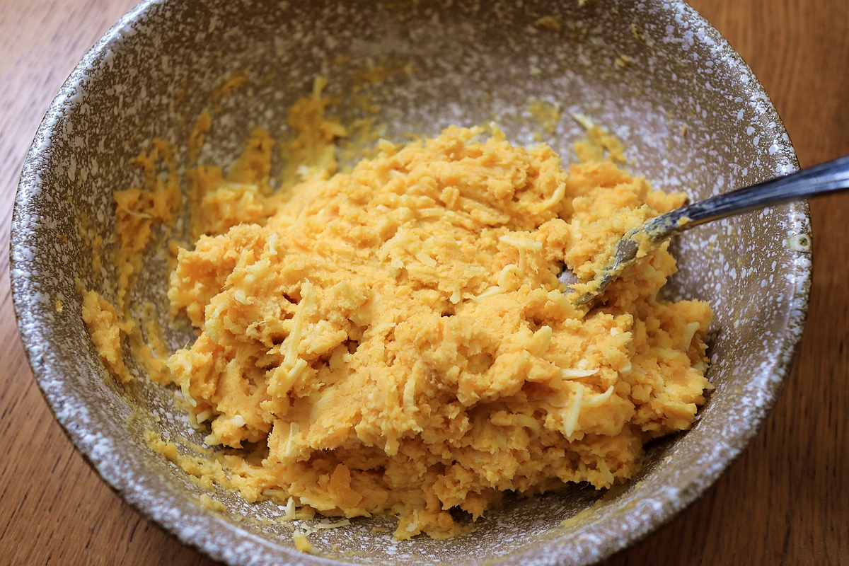 [转载]我用红薯烙了2锅饼，香甜拉丝可真好吃，能当主食也能当零食