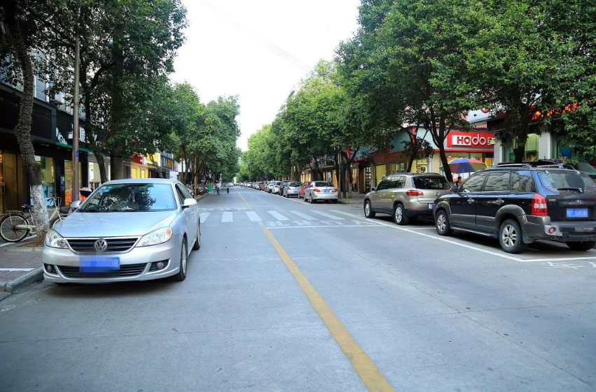 把车停车位上被罚200元,车主万分不解,交警给出权威解释休闲区蓝鸢梦想 - Www.slyday.coM 把车停车位上被罚200元,车主万分不解,交警给出权威解释休闲区蓝鸢梦想 - Www.slyday.coM