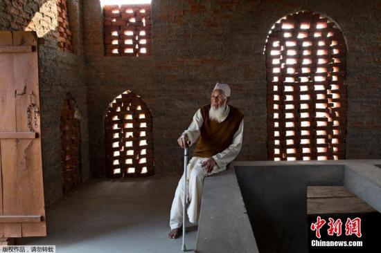 资料图:印度老人。