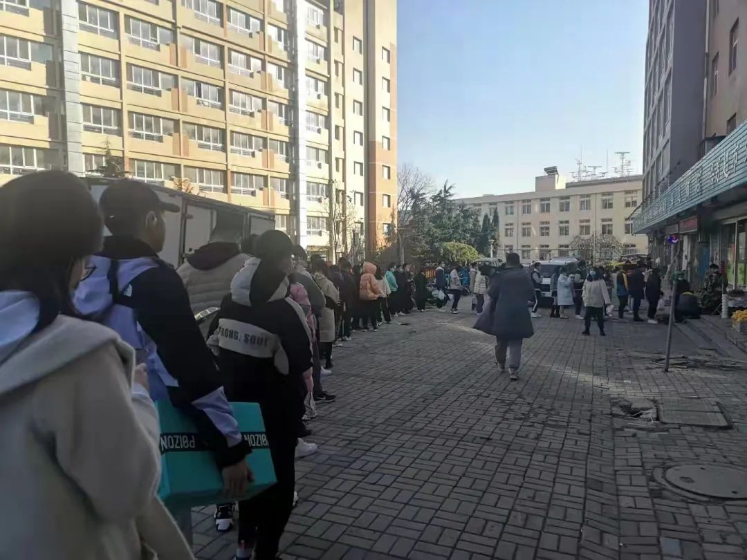 加鸡腿!大连这所高校,封校后“有求必应”休闲区蓝鸢梦想 - Www.slyday.coM 加鸡腿!大连这所高校,封校后“有求必应”休闲区蓝鸢梦想 - Www.slyday.coM