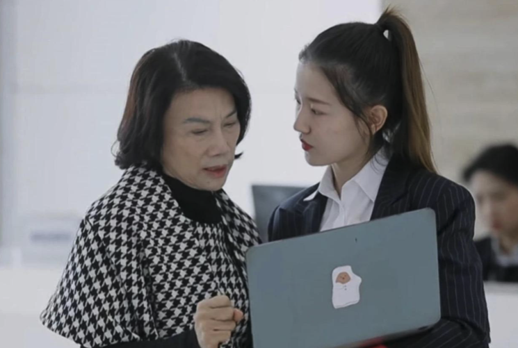 董明珠的22岁女秘书,最后还是想当网红休闲区蓝鸢梦想 - Www.slyday.coM 董明珠的22岁女秘书,最后还是想当网红休闲区蓝鸢梦想 - Www.slyday.coM