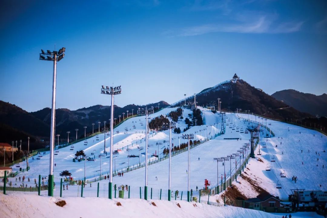 北京南山滑雪场开业多年多项第一保持者密云南山滑雪场附近度假村