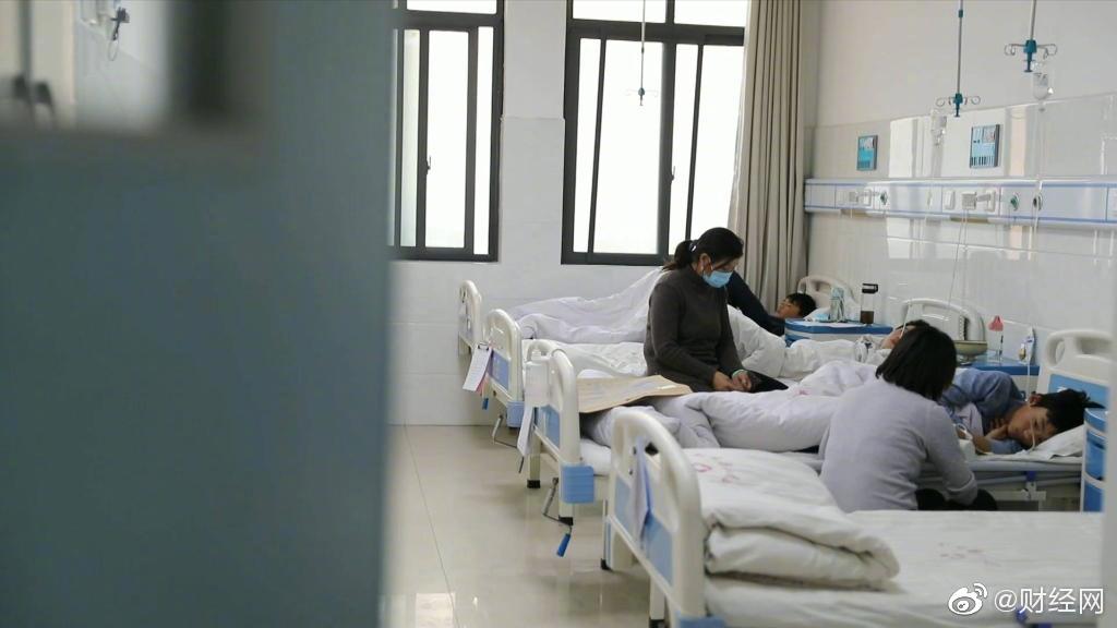 河南“学生呕吐腹泻”事件调查:学生呕吐事发后配餐公司才取得许可证,河南学生餐配餐公司厨师未取得厨师证休闲区蓝鸢梦想 - Www.slyday.coM 河南“学生呕吐腹泻”事件调查:学生呕吐事发后配餐公司才取得许可证,河南学生餐配餐公司厨师未取得厨师证休闲区蓝鸢梦想 - Www.slyday.coM