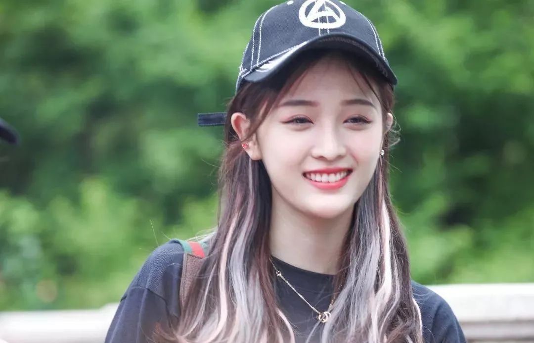 这9位明星堪称“角度美人”，正脸美如画，侧脸虐成渣