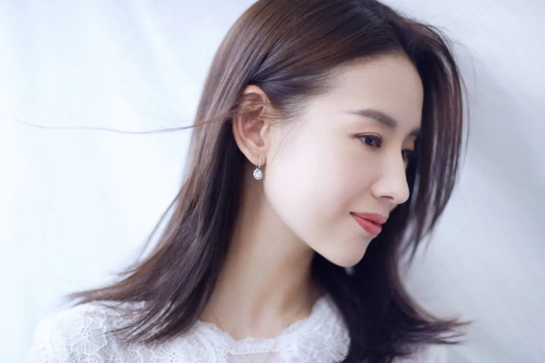 这9位明星堪称“角度美人”，正脸美如画，侧脸虐成渣