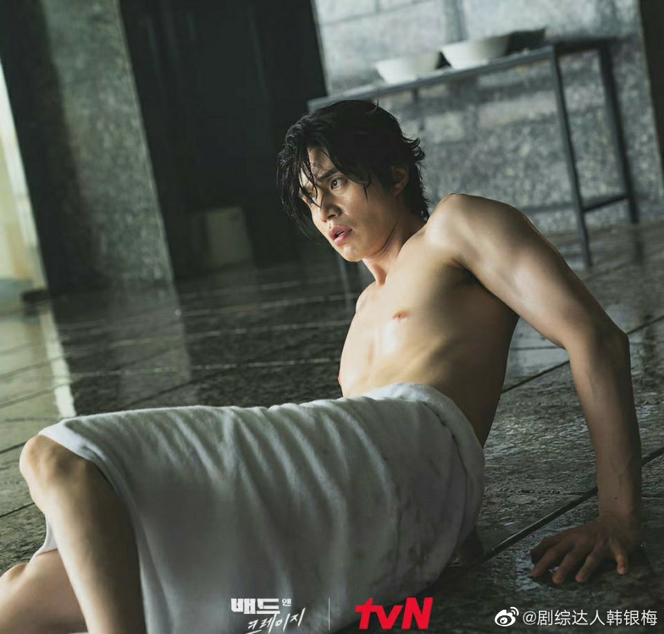 李栋旭《邪恶与疯狂》最新剧照，欧巴对<a href=