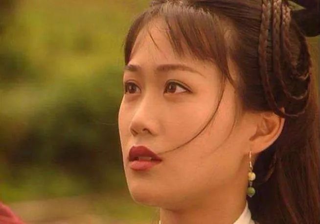 这9位明星堪称“角度美人”，正脸美如画，侧脸虐成渣