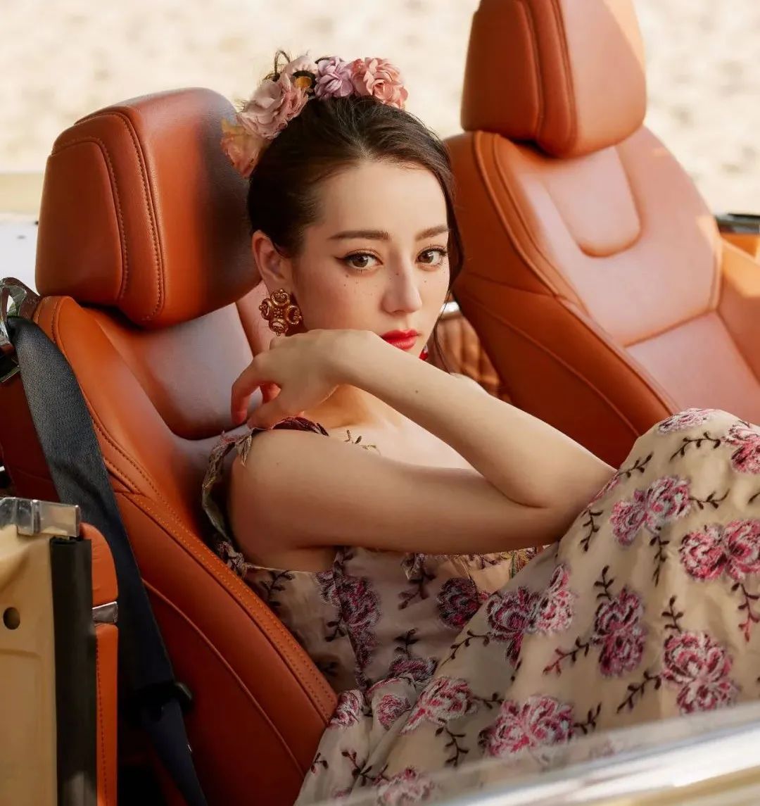 这9位明星堪称“角度美人”，正脸美如画，侧脸虐成渣