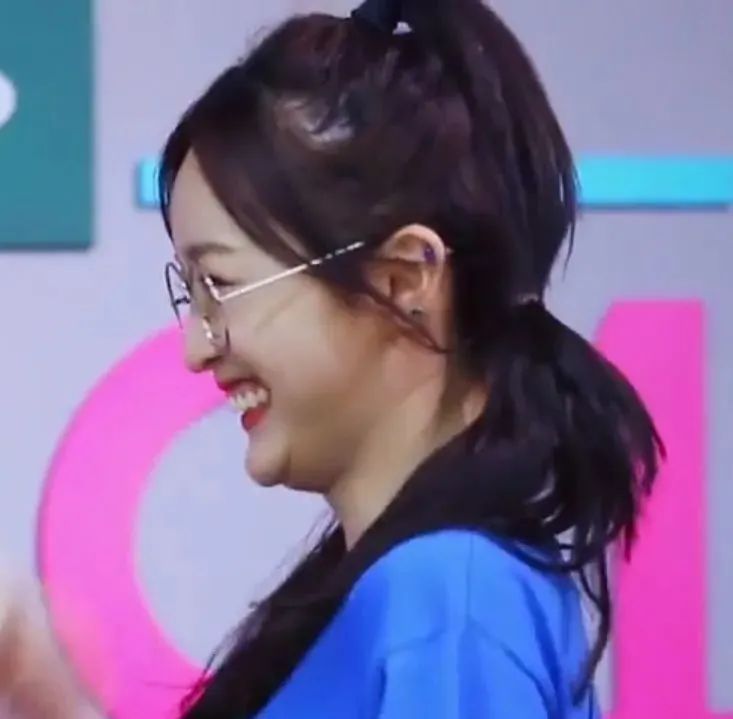 这9位明星堪称“角度美人”，正脸美如画，侧脸虐成渣