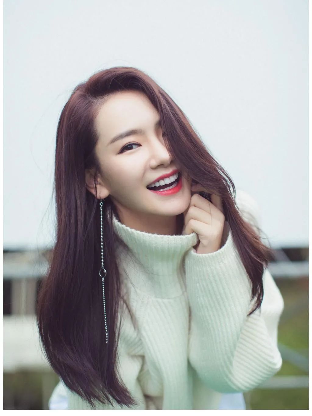 这9位明星堪称“角度美人”，正脸美如画，侧脸虐成渣