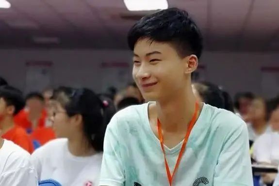 “母亲瘫痪,父亲精神分裂,我靠捡破烂考上清华。”休闲区蓝鸢梦想 - Www.slyday.coM “母亲瘫痪,父亲精神分裂,我靠捡破烂考上清华。”休闲区蓝鸢梦想 - Www.slyday.coM