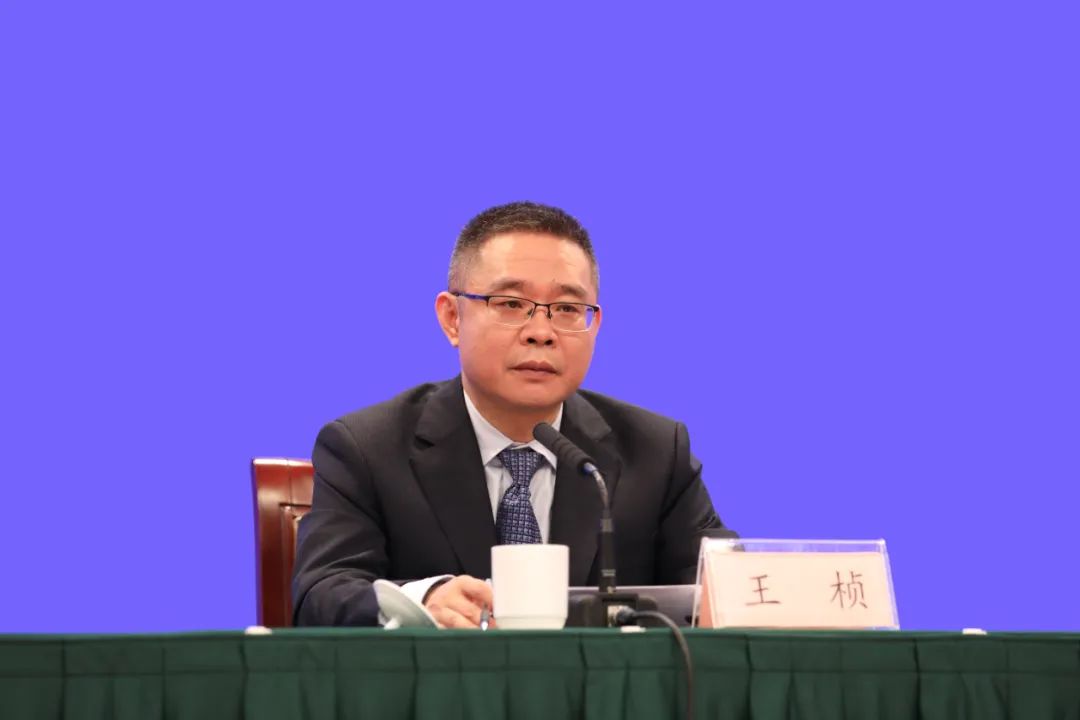 a:王桢:目前浙江省疾控中心已完成对杭州2例患者的新冠病毒的测序工作