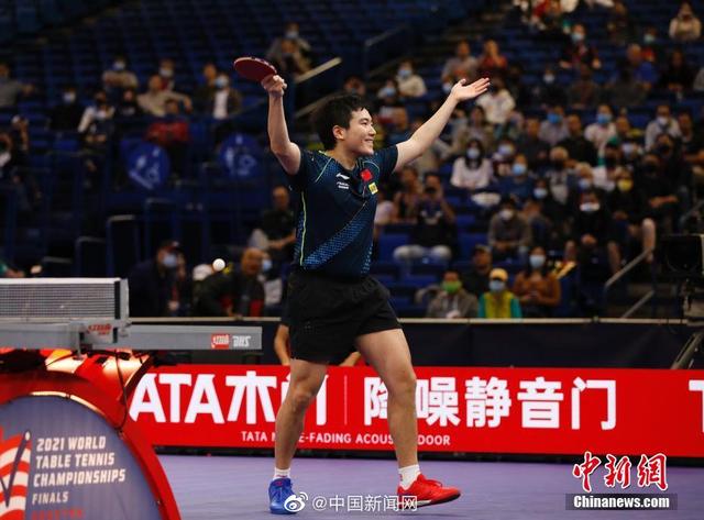 梁靖崑用亲吻国旗回击种族歧视休闲区蓝鸢梦想 - Www.slyday.coM 梁靖崑用亲吻国旗回击种族歧视休闲区蓝鸢梦想 - Www.slyday.coM