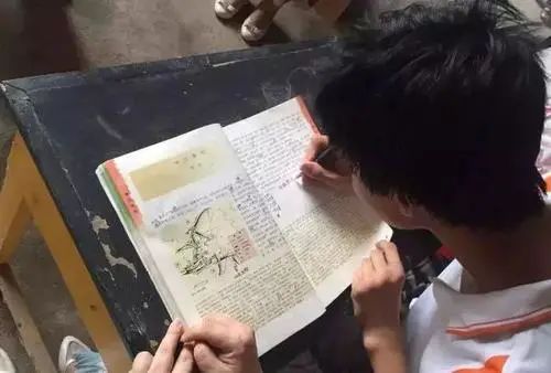 “母亲瘫痪,父亲精神分裂,我靠捡破烂考上清华。”休闲区蓝鸢梦想 - Www.slyday.coM “母亲瘫痪,父亲精神分裂,我靠捡破烂考上清华。”休闲区蓝鸢梦想 - Www.slyday.coM