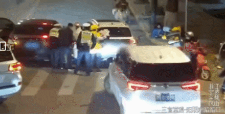 浙江外卖小哥送单超时,交警为他霸气回应!原因太暖了休闲区蓝鸢梦想 - Www.slyday.coM 浙江外卖小哥送单超时,交警为他霸气回应!原因太暖了休闲区蓝鸢梦想 - Www.slyday.coM