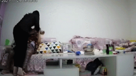 黑龙江女公务员殴打79岁母亲,当地回应:被警方拘留15天,纪委立案调查休闲区蓝鸢梦想 - Www.slyday.coM 黑龙江女公务员殴打79岁母亲,当地回应:被警方拘留15天,纪委立案调查休闲区蓝鸢梦想 - Www.slyday.coM