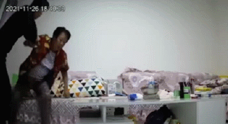 黑龙江女公务员殴打79岁母亲,当地回应:被警方拘留15天,纪委立案调查休闲区蓝鸢梦想 - Www.slyday.coM 黑龙江女公务员殴打79岁母亲,当地回应:被警方拘留15天,纪委立案调查休闲区蓝鸢梦想 - Www.slyday.coM