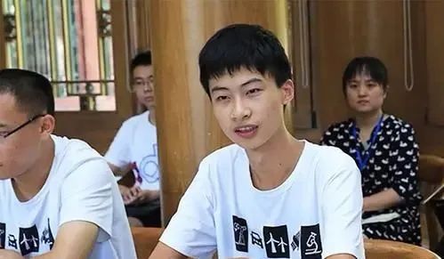 “母亲瘫痪,父亲精神分裂,我靠捡破烂考上清华。”休闲区蓝鸢梦想 - Www.slyday.coM “母亲瘫痪,父亲精神分裂,我靠捡破烂考上清华。”休闲区蓝鸢梦想 - Www.slyday.coM